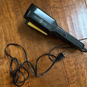 Black and Gold Hair crimper